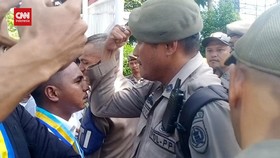 VIDEO: Oknum Anggota SatPoll PP Tantang Massa Duel Saat Unjuk Rasa