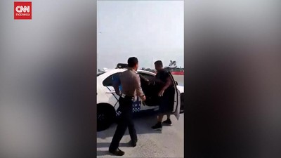 img-title VIDEO: Viral Polisi Diduga Pungli di Tol Gresik, Ini Jawaban Polda Jat