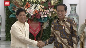 VIDEO: Jokowi Harap Filipina Jadi Beli Pesawat NC212 dan Kapal PT PAL