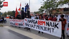 VIDEO: Mahasiswa Tutup Jalur Pantura Brebes, Tolak Harga BBM Naik