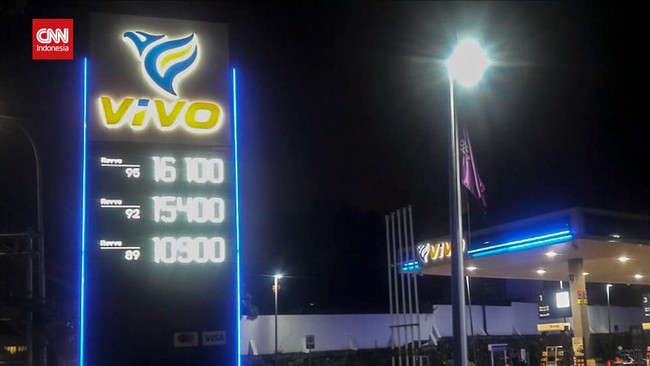 Harga BBM Revvo 89 di SPBU Vivo naik dari Rp8.900 menjadi Rp10.900 usai diburu masyarakat imbas kenaikan harga pertalite di Pertamina.