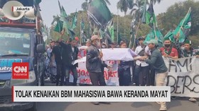 VIDEO: Tolak Kenaikan BBM, Mahasiswa Bawa Keranda Mayat