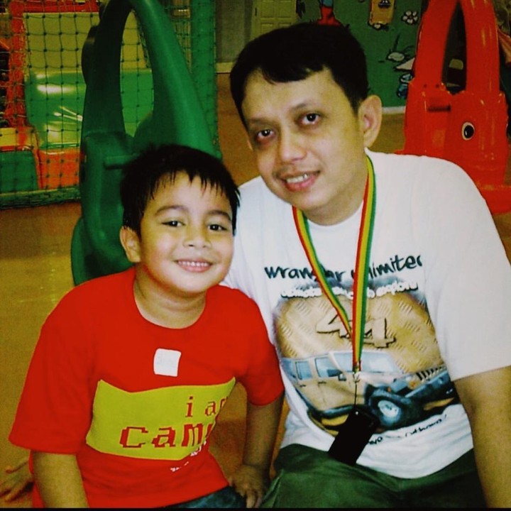 <p>Selain menyanyi, Umay juga menjadi aktor berbakat. Hingga saat ini, sudah banyak judul film hingga serial yang ia bintangi, lho. (Foto: Instagram @umayshahab)<br /><br /></p>