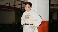 <p>Kita doakan, semoga karier Umay di dunia hiburan Tanah Air selalu gemilang ya, Bunda. (Foto: Instagram @umayshahab)</p>