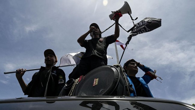 Demonstrasi menolak kenaikan harga BBM kembali terjadi di sejumlah daerah di Indonesia dari Aceh di wilayah barat sampai Makassar di wilayah timur, Kamis (8/9).