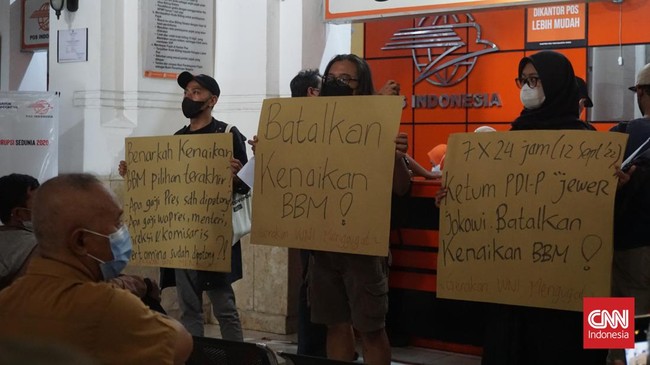 Megawati dianggap sosok paling ditakuti sehingga diharapkan bisa menegur Presiden Jokowi atas kenaikan BBM. Sementara Iwan Fals dianggap sudah tidak independen.
