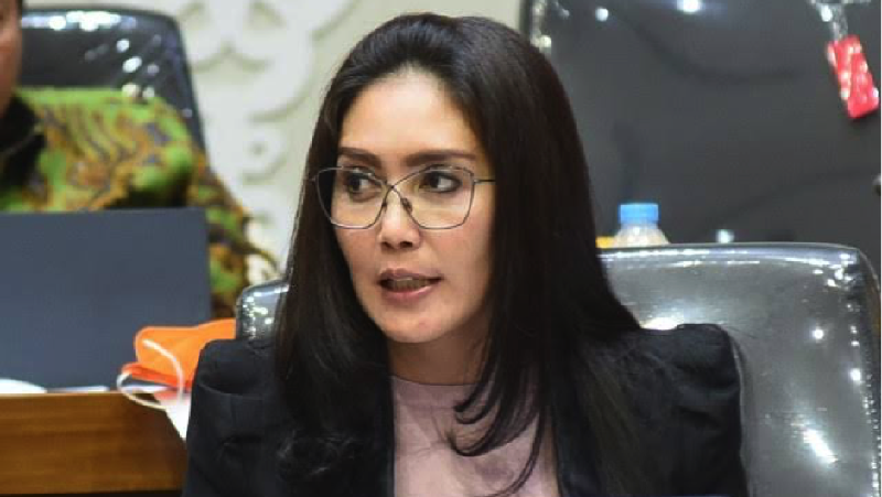 Anggota Komisi VI DPR RI, Rieke Diah Pitaloka,mendukung Presiden agar membongkar indikasi kuat tidak transparannya BPP BMM