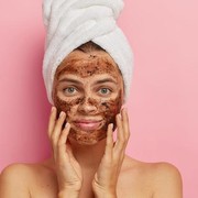 4 Manfaat yang Akan Kamu Dapat Jika Rajin Exfoliating, Salah Satunya Cegah Penuaan Dini
