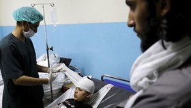 FOTO: Korban Berjatuhan Usai Bom Guncang Kedubes Rusia di Kabul