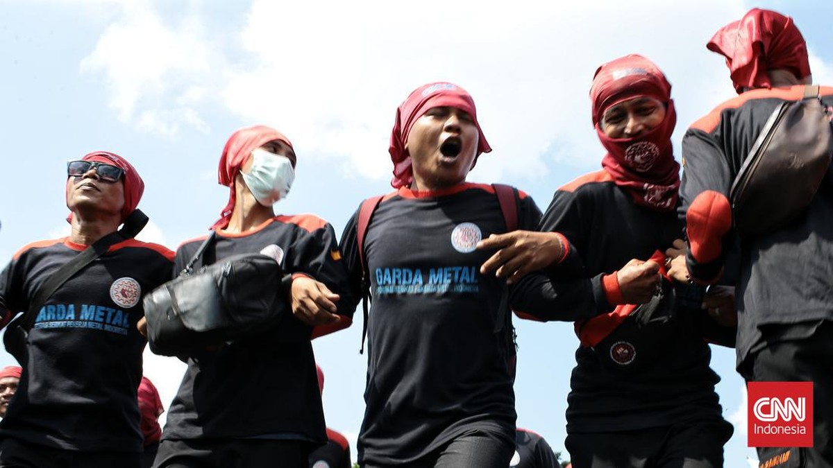 FOTO: Demonstrasi Buruh Tolak Kenaikan Harga BBM di DPR