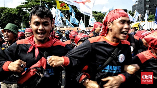 FOTO: Demonstrasi Buruh Tolak Kenaikan Harga BBM di DPR