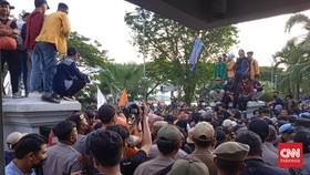 Unjuk Rasa Mahasiswa di Samarinda Ricuh, Pagar Kantor Gubernur Rusak
