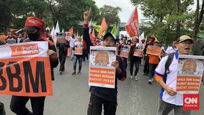 Massa Buruh Jatim Demo BBM Naik di Depan Kantor Gubernur Hari Ini