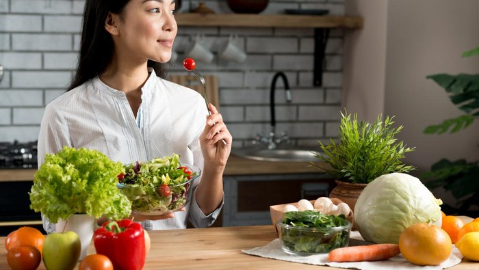 Nggak Hanya Turunkan Berat Badan, 3 Jenis Diet Ini Juga Bantu Tingkatkan Kesehatan Otak!