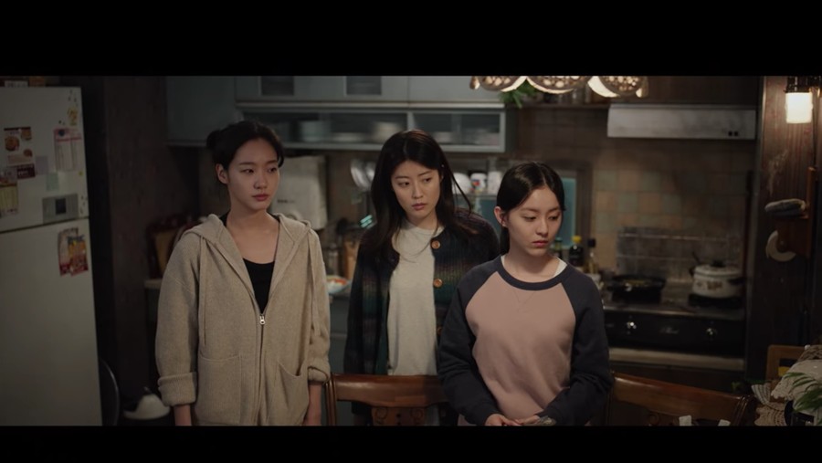 Gaya Kim Go Eun di Little Women Gaya Kim Go Eun di Little Women