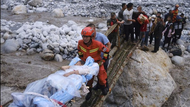Korban gempa di China terus bertambah hingga mencapai 74 orang terhitung hingga Rabu (7/9). Kondisi belum aman karena masih terjadi tiga gempa susulan hari ini.