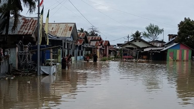 FOTO: Banjir Terparah dalam 10 Tahun Terakhir di Kota Palu
