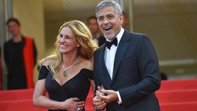 George Clooney dan Julia Robert Perlu 80 Kali Ulang Adegan Ciuman