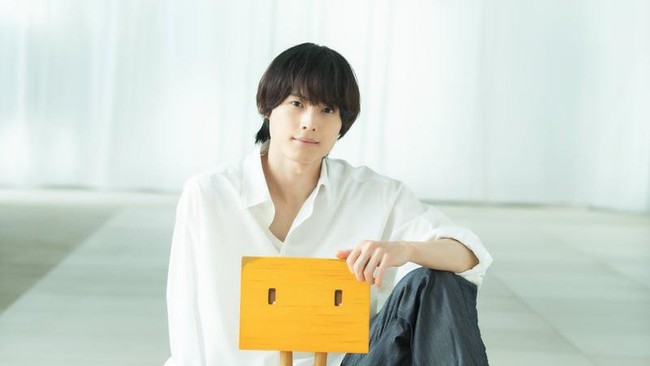 Hokuto Matsumura Jadi Seiyuu Film Makoto Shinkai, Suzume no Tojimari Hokuto Matsumura didapuk menjadi pengisi suara salah satu karakter utama film animasi terbaru Makoto Shinkai, Suzume no Tojimari.