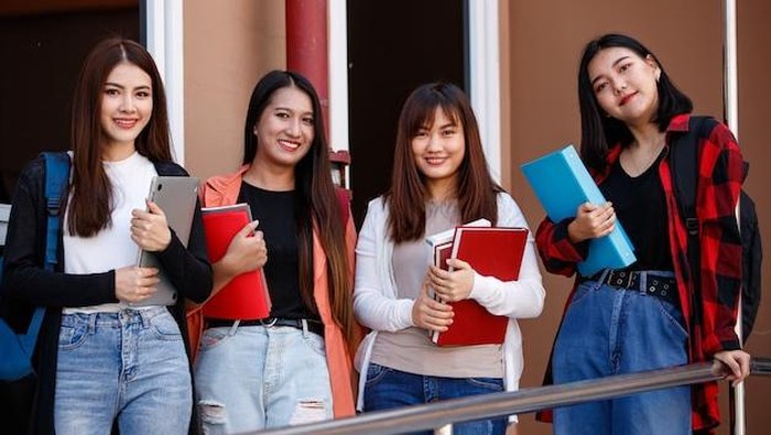 Ilustrasi mahasiswa baru/ Foto: Freepik.com/bangkokclickstudio