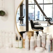 Taliban Perintahkan Salon Kecantikan Ditutup, Perempuan Afghanistan: Di Mana Lagi Kami Bisa Bertemu untuk Bersosialisasi?