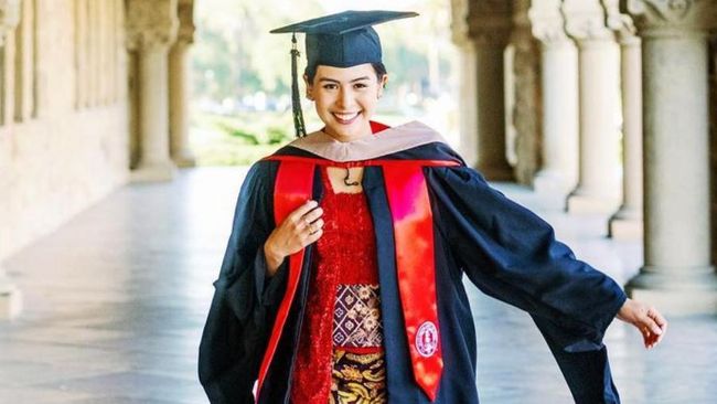 Inspirasi Kebaya Untuk Wisuda Ala Artis Indonesia Dari Maudy Ayunda Hingga Alika Islamadina 