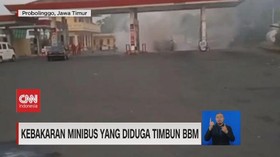 VIDEO: Kebakaran Minibus yang Diduga Timbun BBM