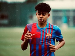 Barcelona Promosikan Mini Messi ke Tim Senior, Usianya 15 Tahun