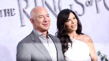 img-title Lauren Sanchez Bahagia Pacari Jeff Bezos yang Punya Kekayaan Rp1974 Triliun