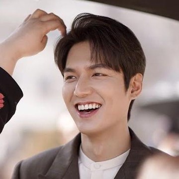 img-title Jadi Sorotan, Reaksi 'Kocak' Lee Min Ho Saat Tahu Teman Sesama Artisnya Menikah Dinilai Relate Banget!