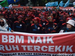 Massa Buruh Ancam Mogok Nasional Apabila Harga BBM Tak Diturunkan