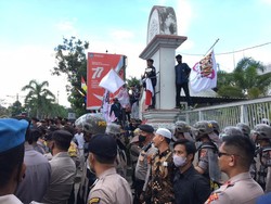 Demo Tolak Kenaikan BBM di DPRD NTB Ricuh Lagi!