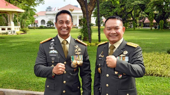 Menurut Dudung perbedaan pendapat dirinya dengan Andika itu hal biasa. Perbedaan pendapat ini kata dia juga terjadi antara Panglima TNI dengan KSAD.
