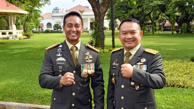 Panglima TNI Jenderal Andika Perkasa dan Kepala Staf Angkaran Darat Jenderal Dudung Abdurrachman hadir dalam rapat di Komisi I DPR, hari ini.
