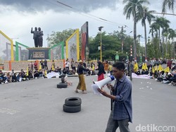 Demo BBM Parepare, Mahasiswa Teatrikal Suami-Istri Ribut karena Hidup Susah