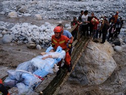 Korban Tewas Gempa China Bertambah Jadi 65 Orang, Ratusan Terjebak