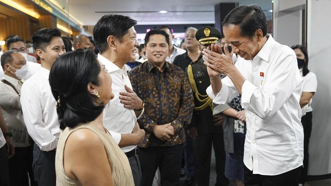 FOTO: Presiden Jokowi Ajak Presiden Filipina Nongkrong di Sarinah