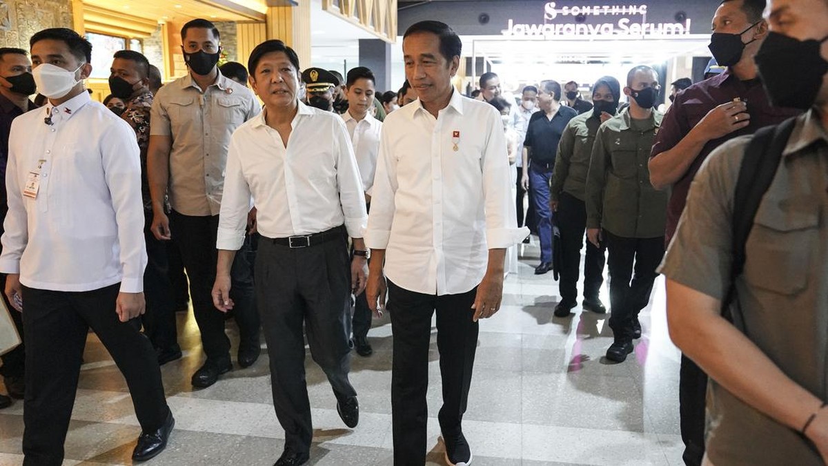 FOTO: Presiden Jokowi Ajak Presiden Filipina Nongkrong di Sarinah