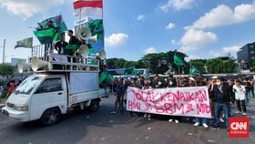Demo Tolak Kenaikan BBM, Mahasiswa Mulai Datangi DPR