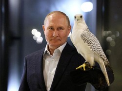 Kereta Mewah Vladimir Putin: Berlapis Baja, Dilengkapi Gym dan Spa