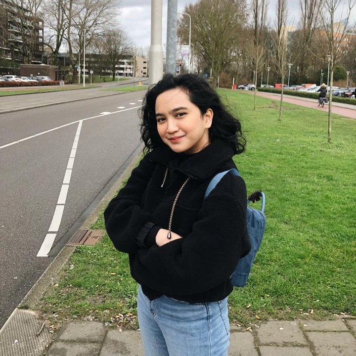 <p>Aktris sekaligus model dan penulis ini sudah banyak menunjukkan bakatnya di dunia akting. Terbaru, ia bermain dalam film <em>Mencuri Raden Saleh.</em> (Foto: Instagram @auroramanda95)<br /><br /><br /></p>