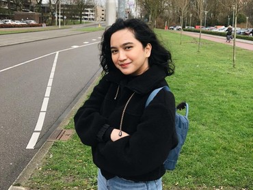 img-title Curhatan Rachel Amanda Kembali Jadi Bintang Video Klip Sheila On 7 setelah 25 Tahun