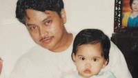 <p>Bunda pencinta sinetron Tanah Air mungkin sudah tak asing dengan Rachel Amanda, bukan? Ya, wanita dengan nama lengkap Rachel Amanda Aurora ini lahir di Jakarta pada 1 Januari 1995. (Foto: Instagram @auroramanda95)<br /><br /><br /></p>
