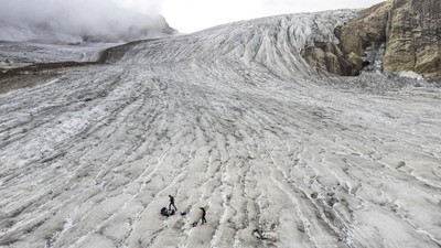 FOTO: Gelombang Panas Buat Pegunungan Alpen 'Botak'