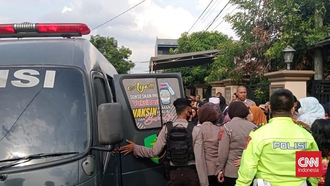 Aipda Ahmad Karnaian korban tembak Kanit Provos dimakamkan secara kedinasan di Lampung Barat. 