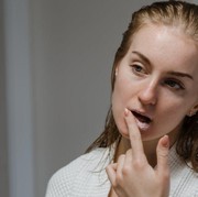 Anti Gagal, Ini Cara Mudah untuk Menyamarkan Warna Bibir yang Menghitam