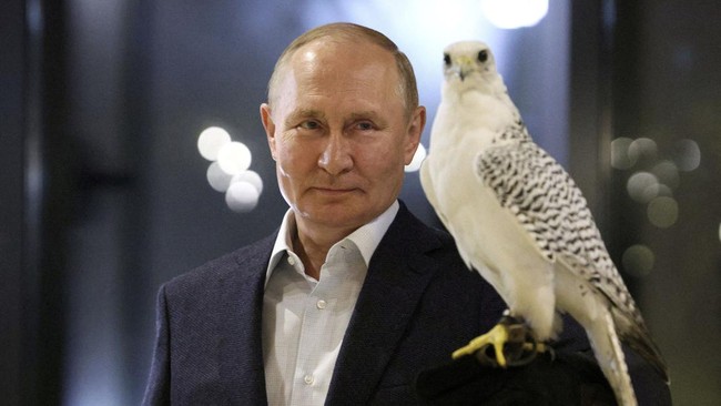 Presiden Rusia Putin menyebut mobilisasi warga agar ikut wajib militer telah menjadi pertanyaan beberapa kalangan, terutama warga negeri Beruang Merah itu.