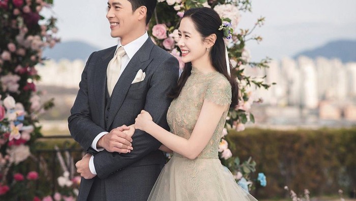 Gaya Para Selebriti Pakai Dress Warna Sage Green yang Ikonis di 2022! Ada Gaun Pengantin Son Ye Jin