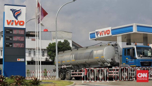 Harga BBM Vivo Ron 95 Turun Jadi Rp14.160, Mau Serbu? Vivo menurunkan harga BBM RON 95 jadi Rp14.160 per liter di tengah kenaikan harga BBM sejumlah SPBU, seperti Shell, Pertamina, dan BP AKR.