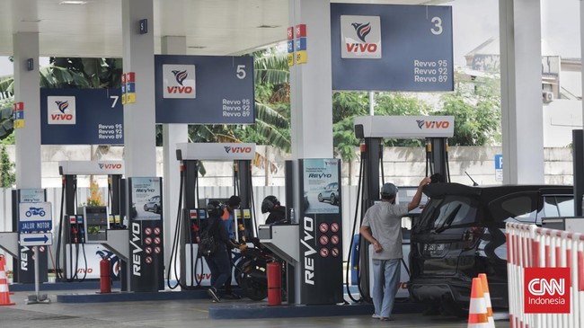 Harga BBM Shell, BP AKR, dan Vivo kompak naik saat Pertamina ogah menaikkan harga sejak Januari 2024.